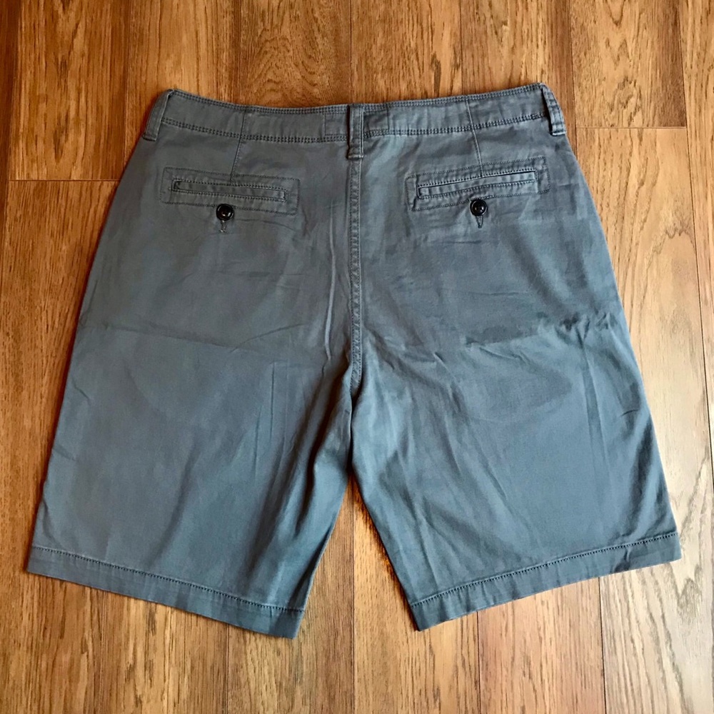 ⭐️HP⭐️SALE!⭐️Men’s Arizona Dark Gray Shorts. - Picture 2 of 4